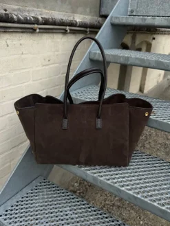 Astrid Frank Tasker|Claire taske