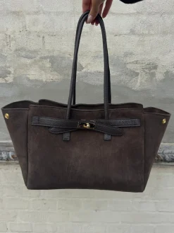 Astrid Frank Tasker|Claire taske