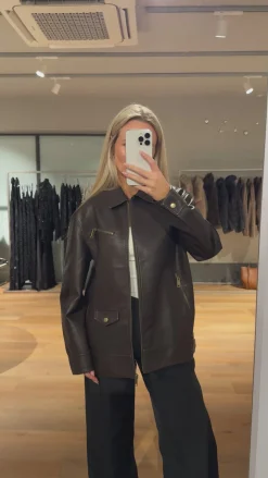 Astrid Frank Jakker|Emmy jakke