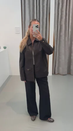 Astrid Frank Jakker|Emmy jakke