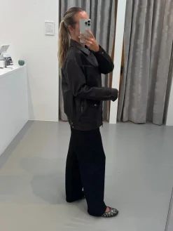 Astrid Frank Jakker|Emmy jakke