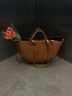 Astrid Frank Tasker|Luciana taske