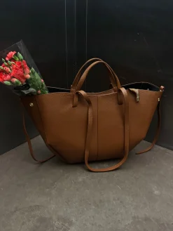 Astrid Frank Tasker|Luciana taske