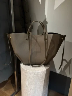 Astrid Frank Tasker|Luciana taske