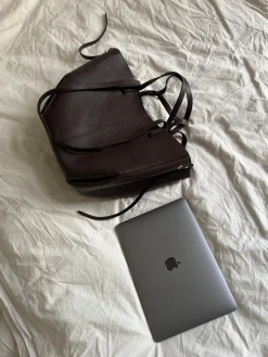 Astrid Frank Tasker|Luciana taske