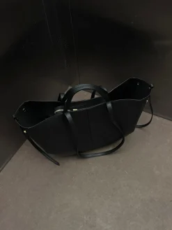 Astrid Frank Tasker|Luciana taske