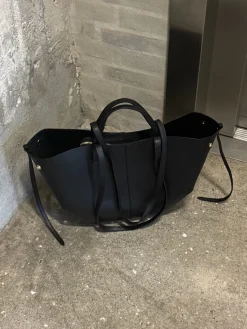 Astrid Frank Tasker|Luciana taske