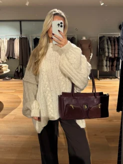 Astrid Frank Tasker|Natalia taske