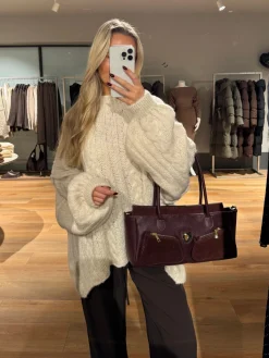 Astrid Frank Tasker|Natalia taske