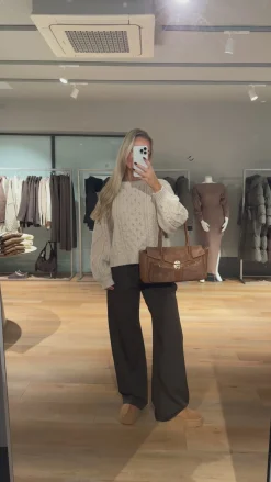 Astrid Frank Tasker|Natalia taske