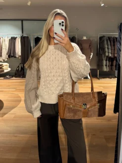 Astrid Frank Tasker|Natalia taske